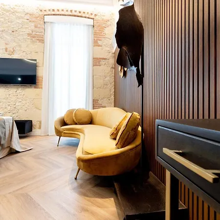 Nero Luxury בית הארחה